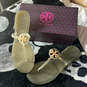 NIB Tory Burch golf flecked flip flops Sz 8